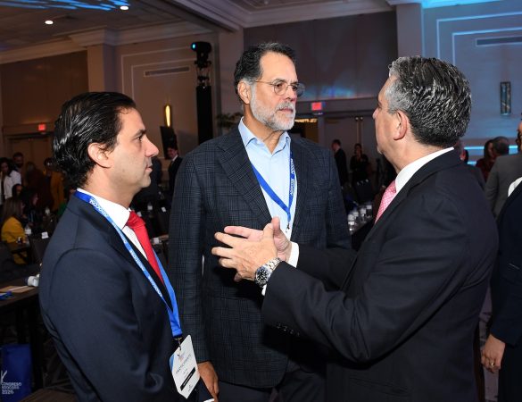 Héctor Sánchez, Carlos Ros y Daniel Paredes, conversan animadamente